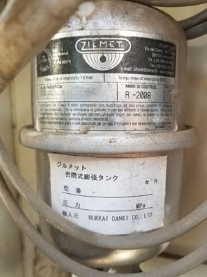 埼玉県川越市T様のエコヌクール、熱交換ユニット、VEH-406HCA-Mの膨張タンク